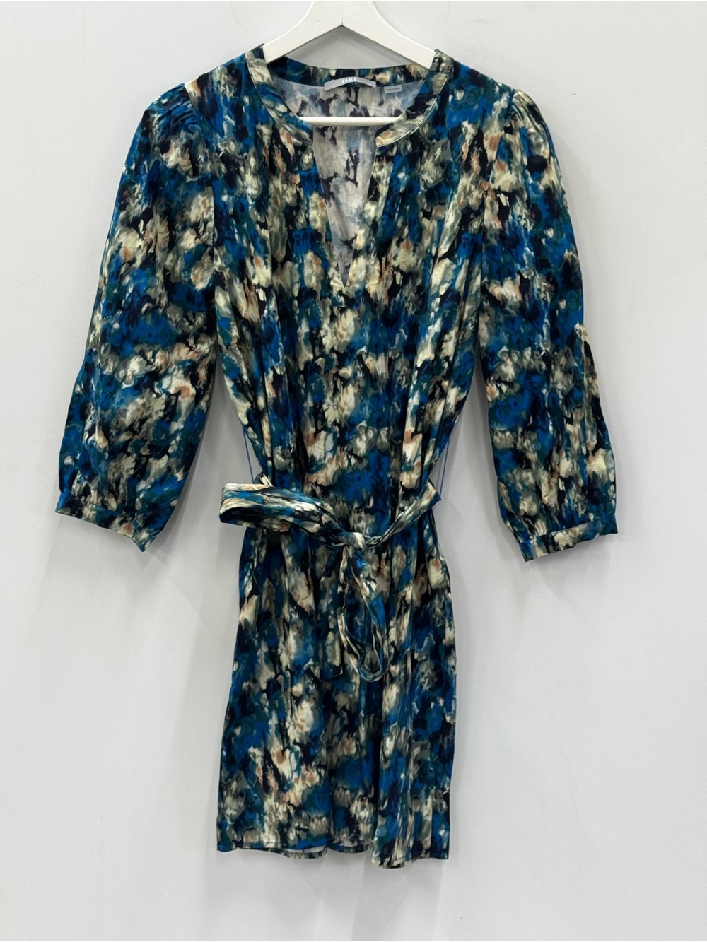 Tart Blue Abstract Print V-Neck Shift Dress with Tie Waist 3/4 Sleeve Sz Medium